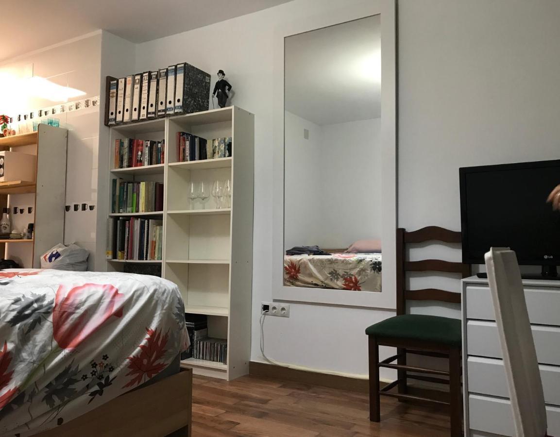 Estudio Loft En El Centro 3 O 4 Personas Cama Doble Y Sofa Cama Check In A Partir De 15 Y 30 Min Pm Y Check Out Hasta 12 Pm Con Wifi Normalmente No Se Puede Adelantar El Check In Por Motivos De Produccion Torremolinos