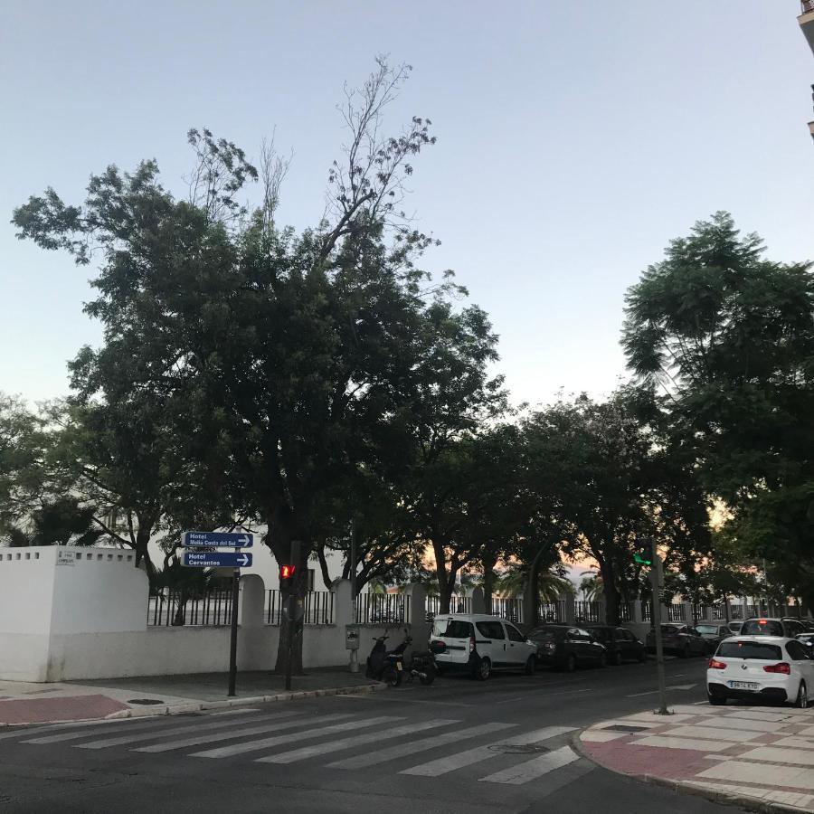 Estudio Loft: Centro Céntrico Con Wifi Y Check-out Tardío Torremolinos